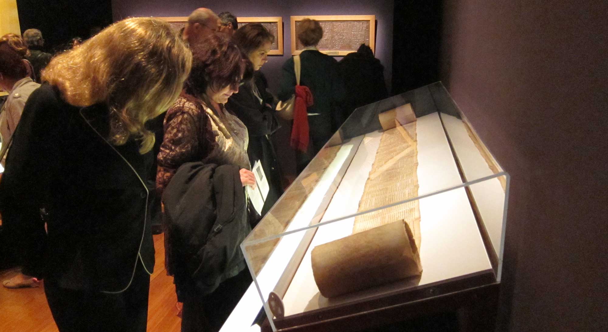 The Great Isaiah Scroll on display at the Bibliothèque nationale de France. © 2025 Facsimile Editions